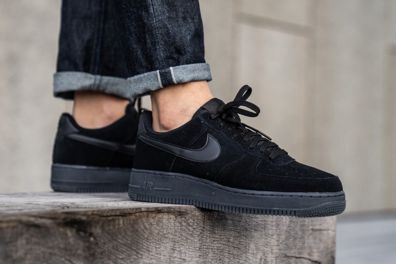 Nike Air Force "Black / Anthracite" version for "All Black" believers