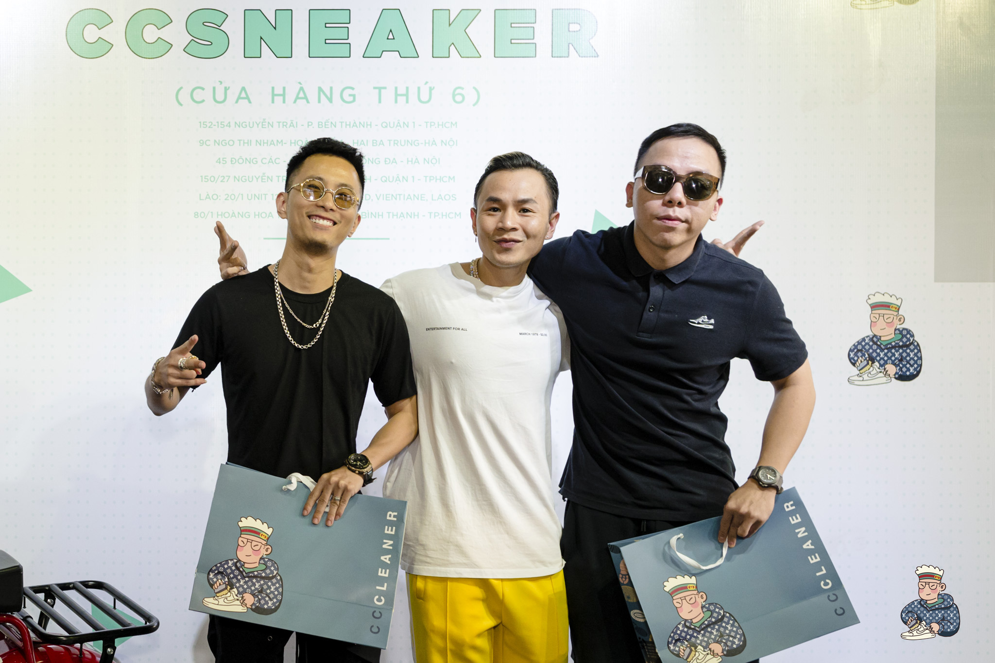 Keeping his promise, Binz personally drew and signed on his shoes for fans at the opening of CC Sneaker
