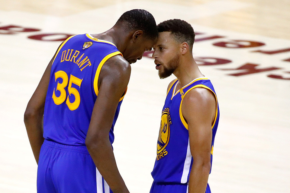 Tensions were mounting as Steph Curry countered Kevin Durant's comments on Under Armor